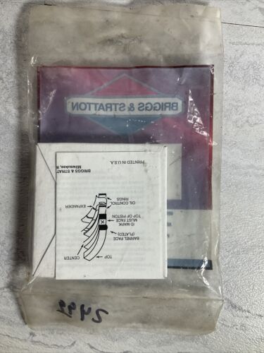 NOS Briggs and Stratton 715016 Standard Ring Set OEM (6922807967927)